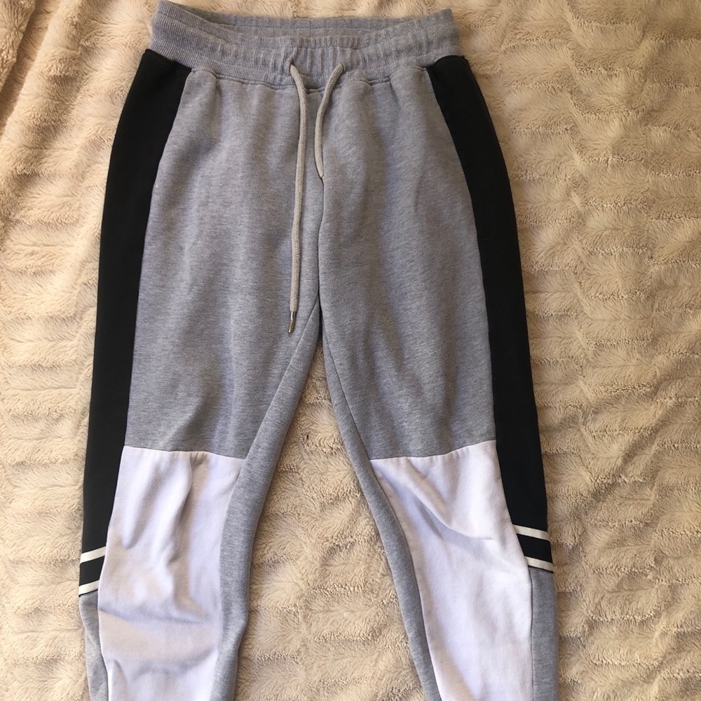 Colorblock Sweatpants/Joggers 🤍🖤 - Picture 2 of 2